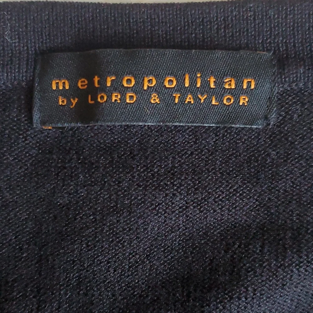 Metropolitan by Lord and Taylor  black and gray V-neck argyle sweater - Picture 4 of 6